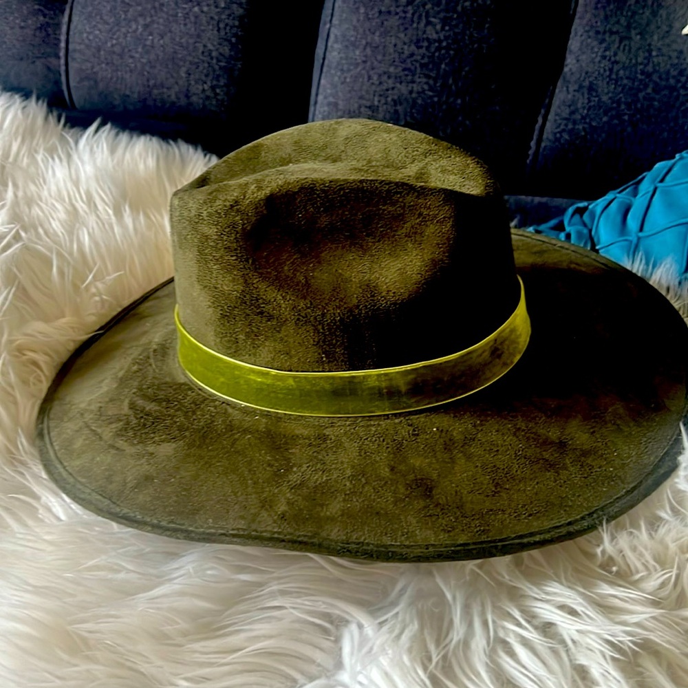 Anthropologie. Fall hat . beautiful with tags